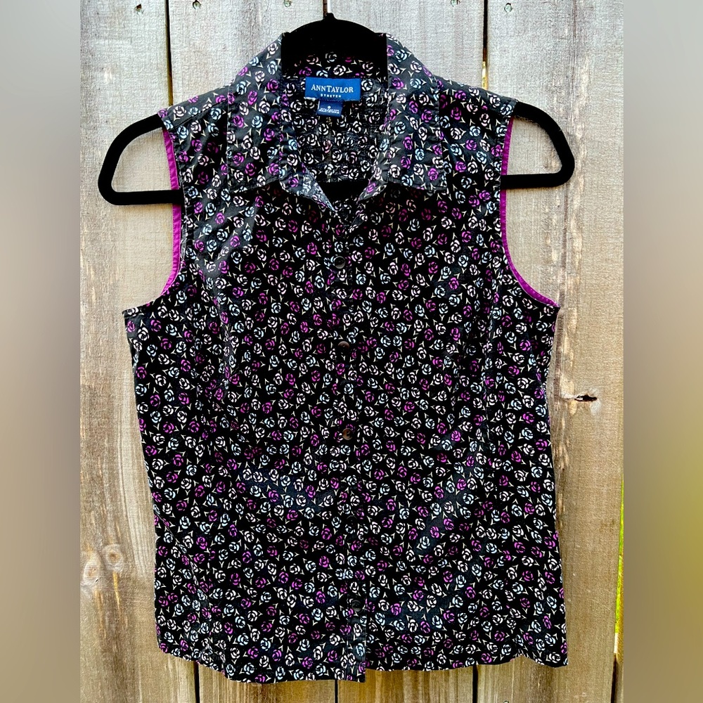 Ann Taylor Black and Purple Floral Print Sleeveless Button Down Blouse (size 8)